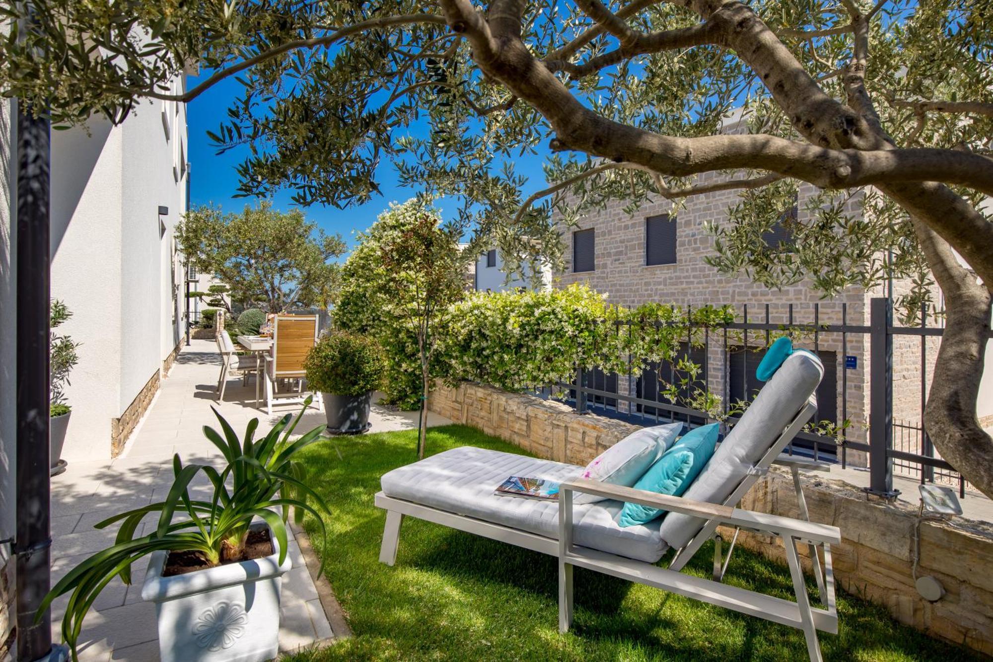 Luxury Apartment Hyperion With Private Pool And Garden Murter Dış mekan fotoğraf