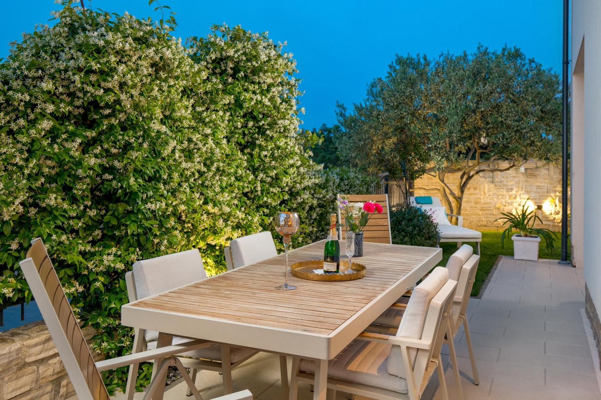 Luxury Apartment Hyperion With Private Pool And Garden Murter Dış mekan fotoğraf