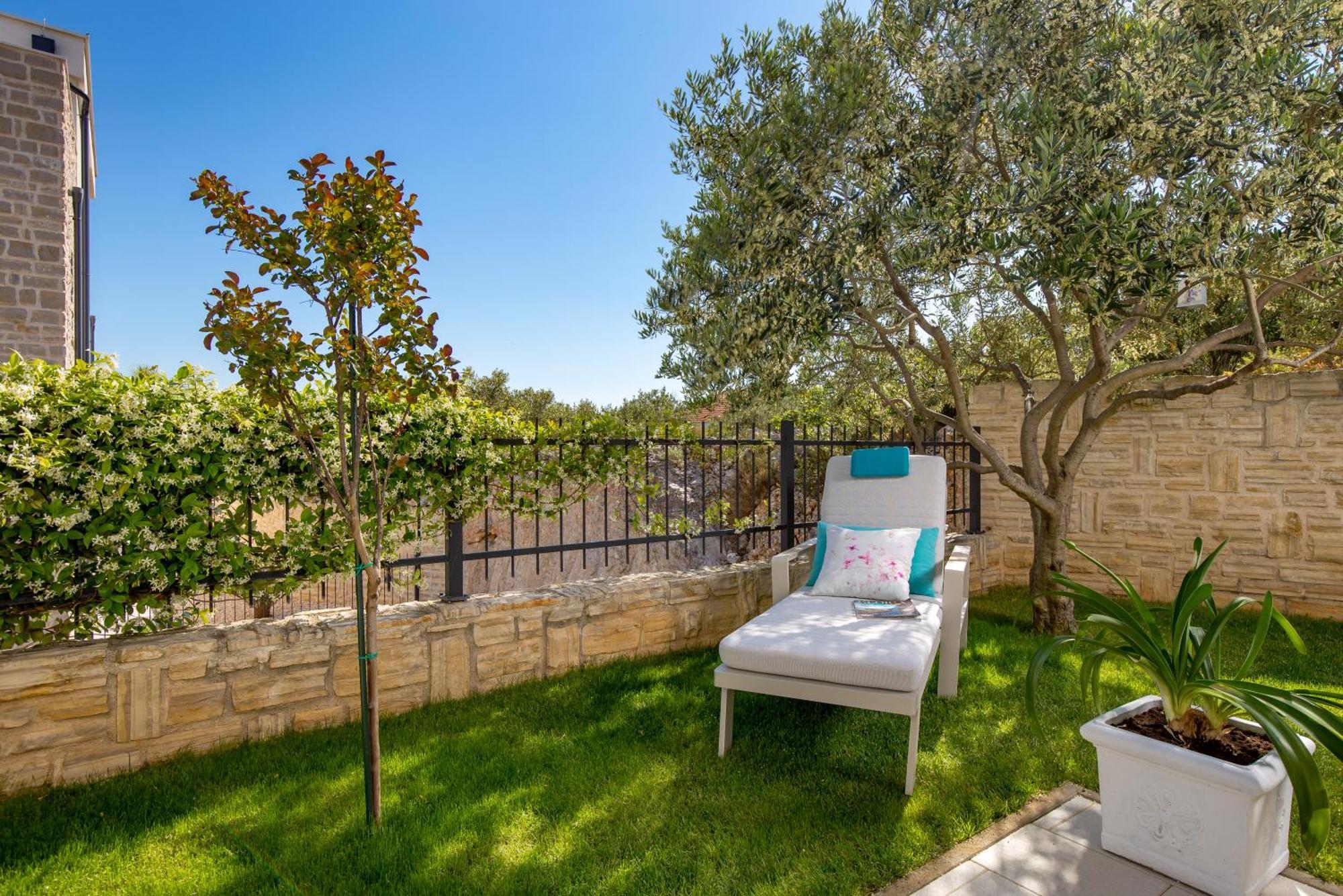 Luxury Apartment Hyperion With Private Pool And Garden Murter Dış mekan fotoğraf